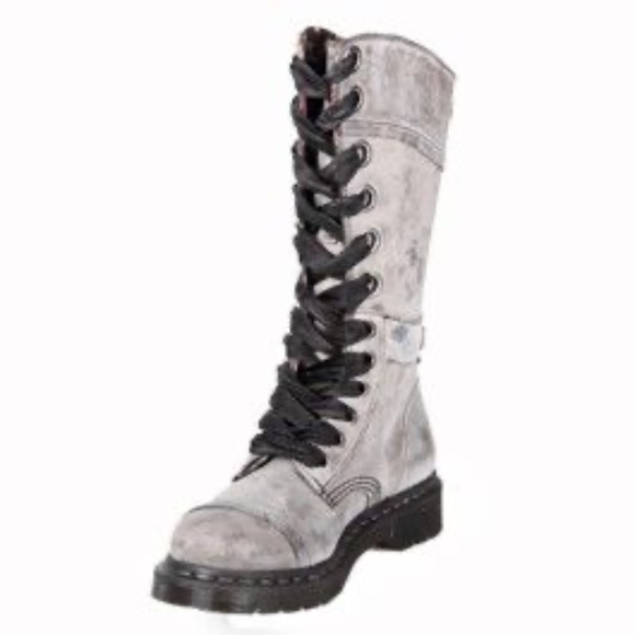 Dr. Martens Women's Triumph 1914 W 12-Eye Black Massai Floral US 9 RARE!!!! - Picture 1 of 4